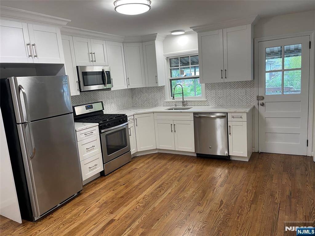 Emerson, NJ 07630,41 Locust AVE