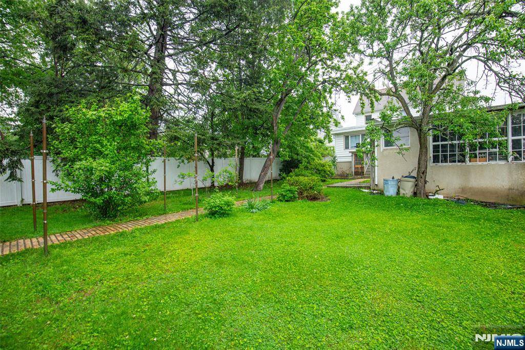 Ridgefield Park, NJ 07660,82 Bergen AVE #1