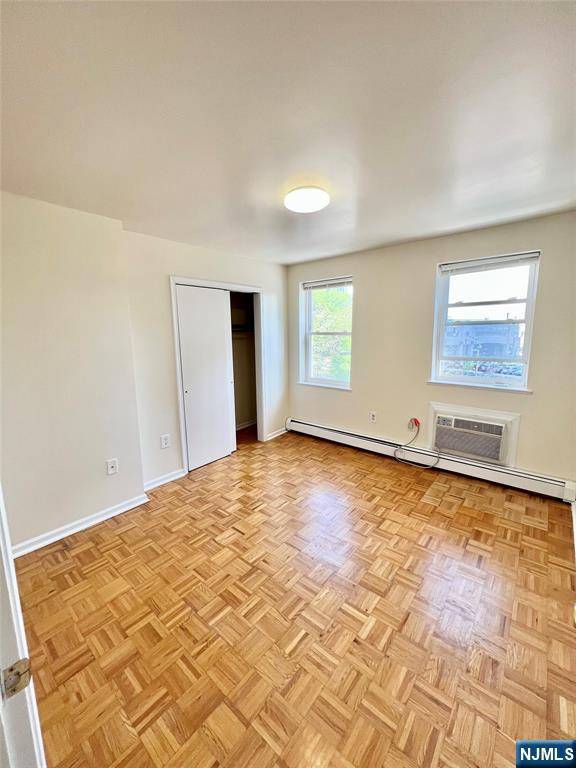 Newark, NJ 07105,384 Market #3-L