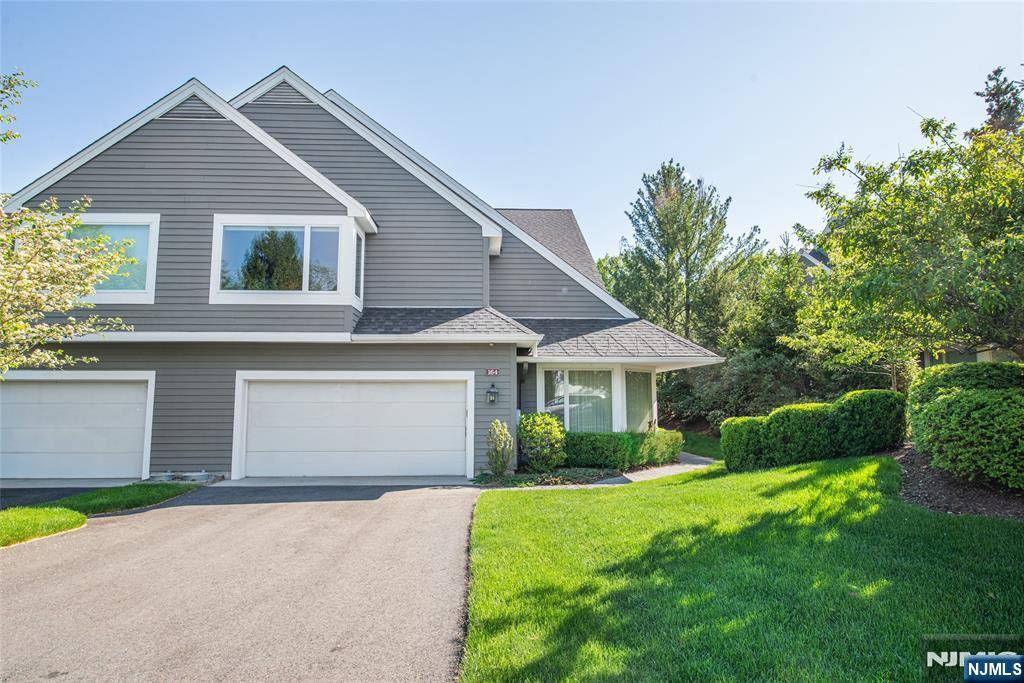 Wyckoff, NJ 07481,164 Brewster RD
