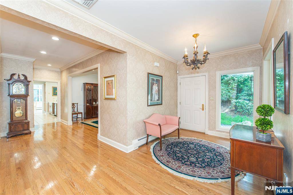 Wyckoff, NJ 07481,164 Brewster RD