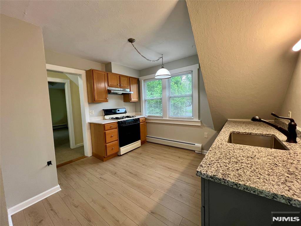 Wyckoff, NJ 07481,482 Louisa AVE