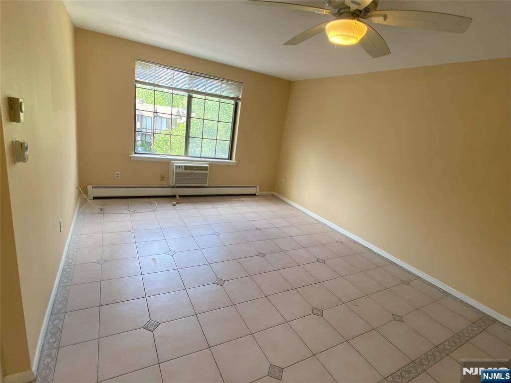 Mahwah, NJ 07430,2110 Hawthorne LN