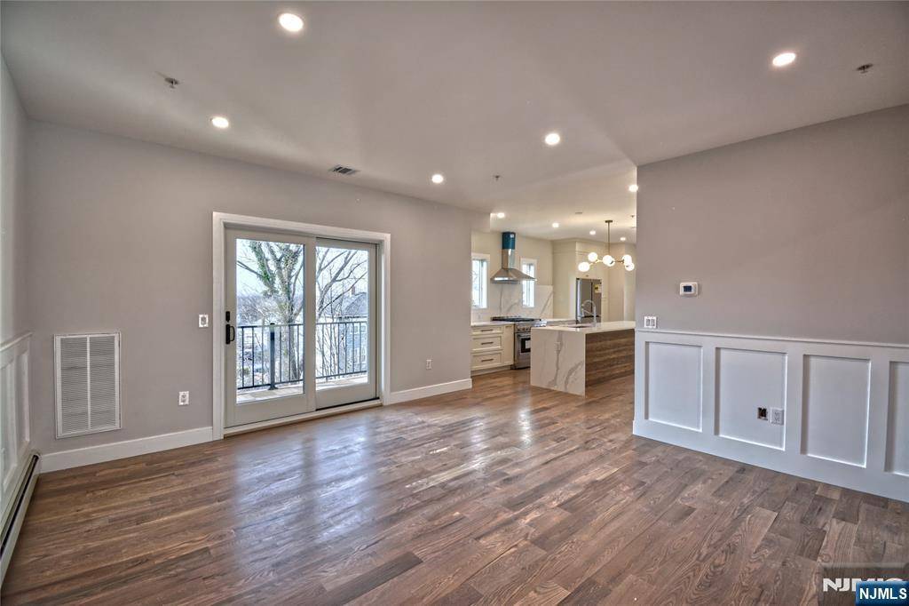 Palisades Park, NJ 07650,313 E Central BLVD #B