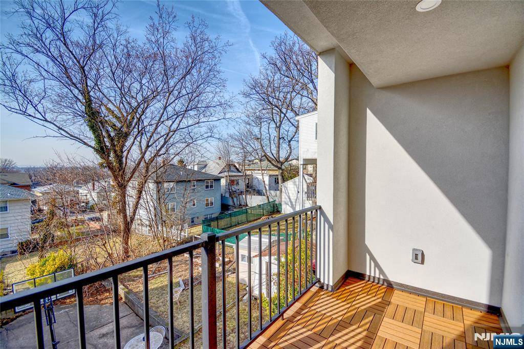 Palisades Park, NJ 07650,313 E Central BLVD #B