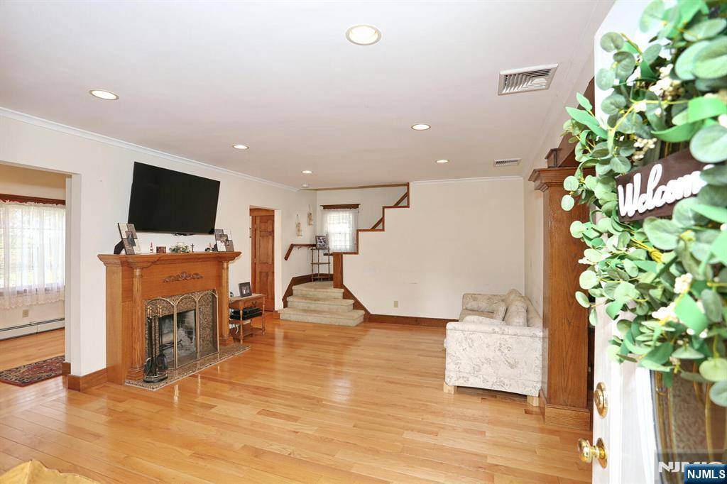 Hawthorne, NJ 07506,98 McKinley AVE