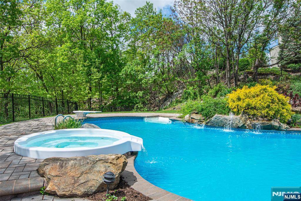 Sparta, NJ 07871,39 Crown View CT