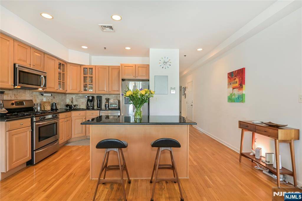 Hoboken, NJ 07030,86 Clinton ST #4