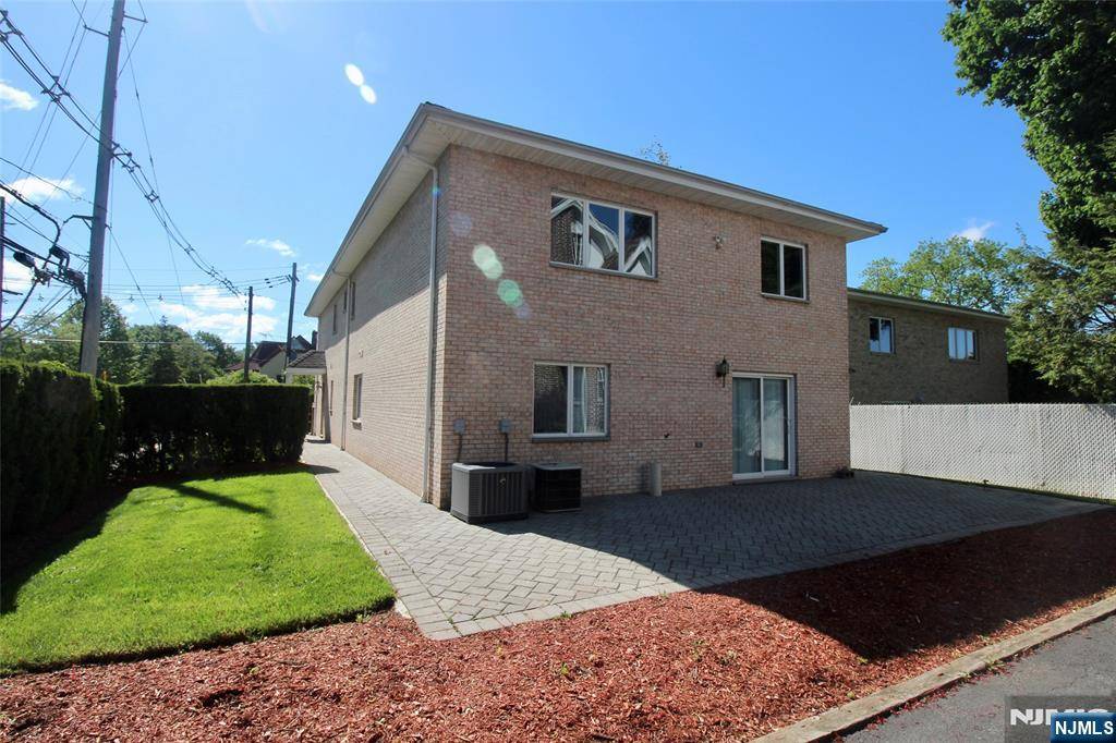 Ridgefield, NJ 07657,499 Morse AVE