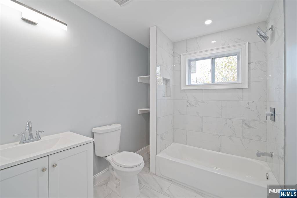 Passaic, NJ 07055,191 Harrison ST
