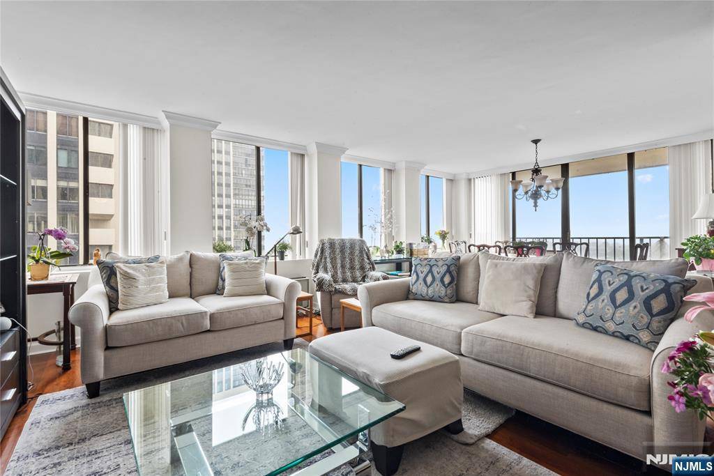 Cliffside Park, NJ 07010,300 Winston DR #1817
