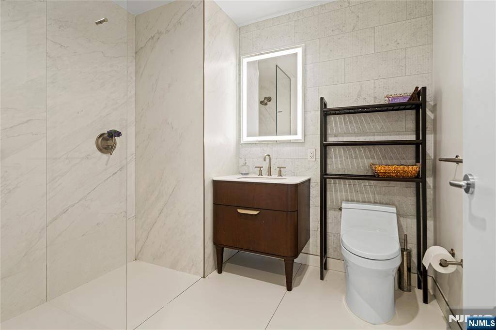 Cliffside Park, NJ 07010,320 Adolphus AVE #612