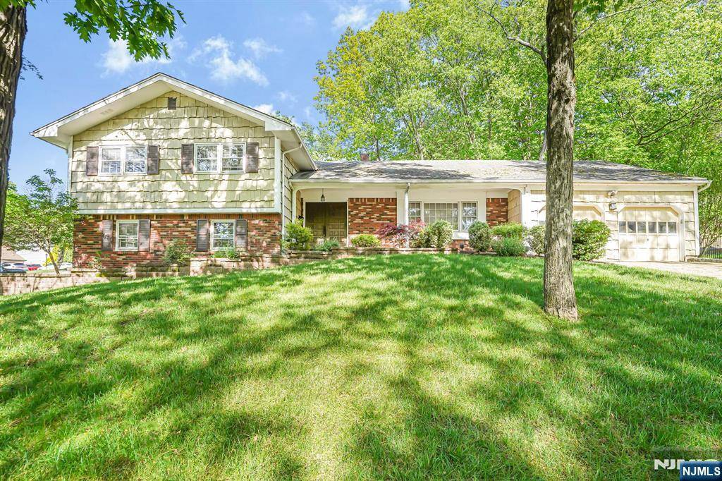 Wayne, NJ 07470,24 Eton CT