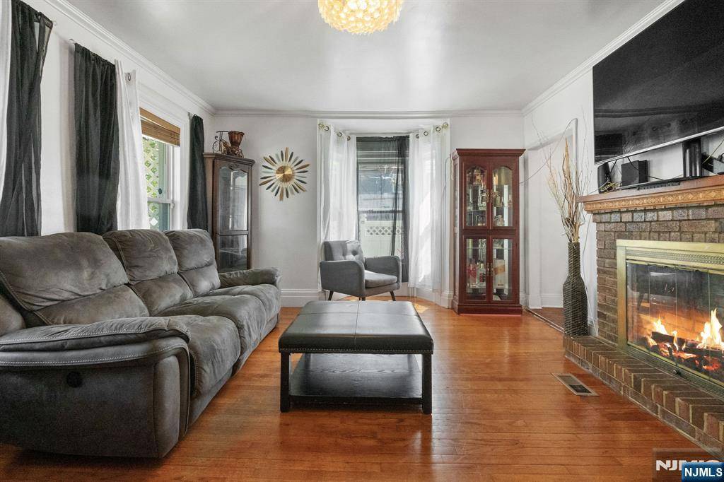 Englewood, NJ 07631,218 Waldo PL
