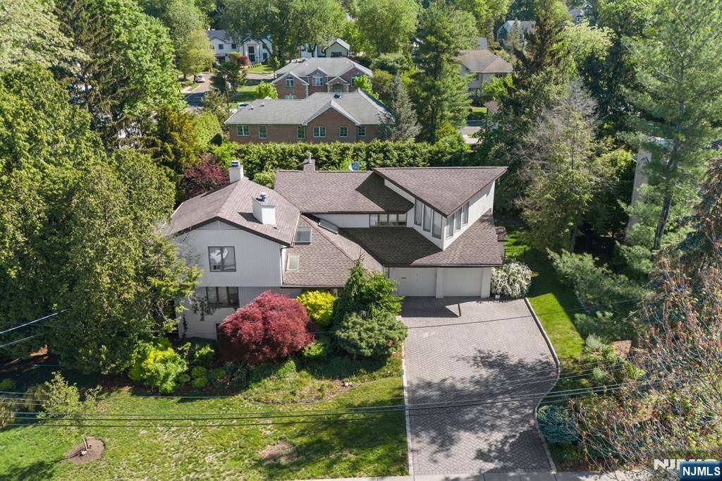 Closter, NJ 07624,22 Laurence CT