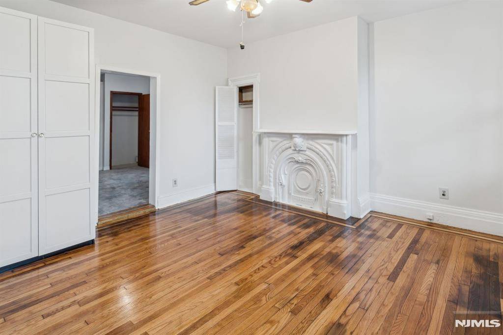 Jersey City, NJ 07307,310 Paterson Plank RD #1R