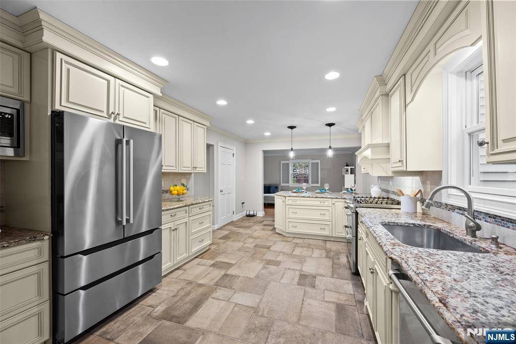 Ramsey, NJ 07446,35 Oak Ridge RD