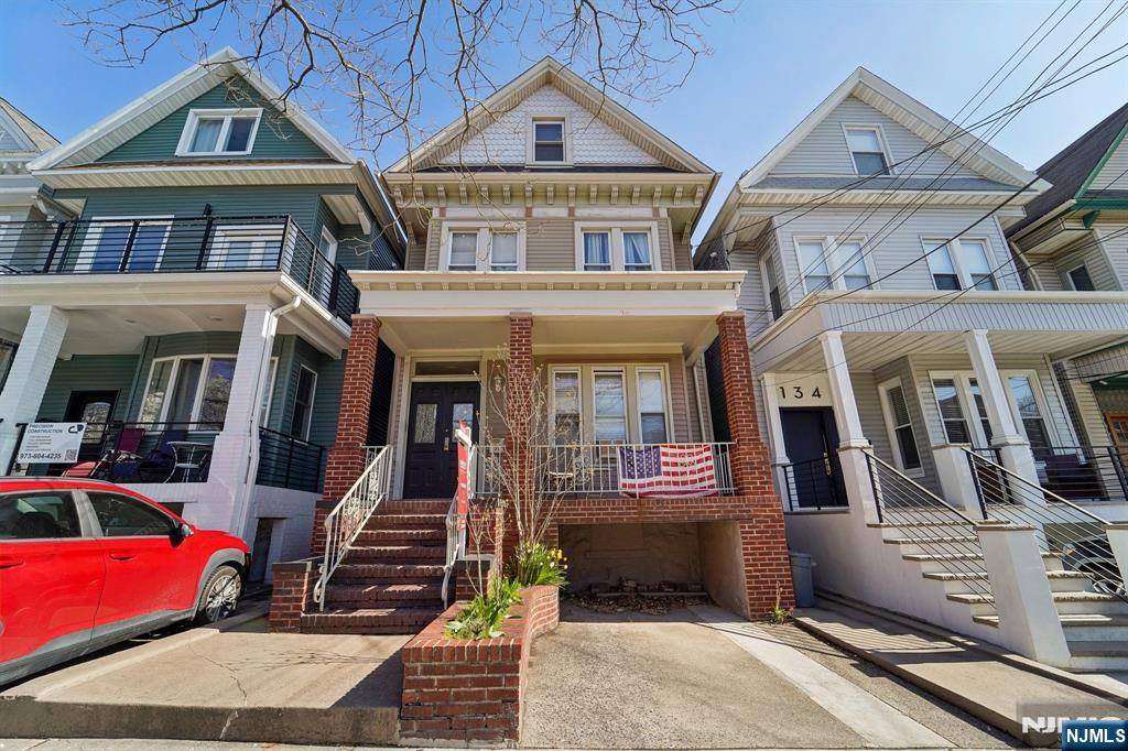 Weehawken, NJ 07086,136 Shippen ST
