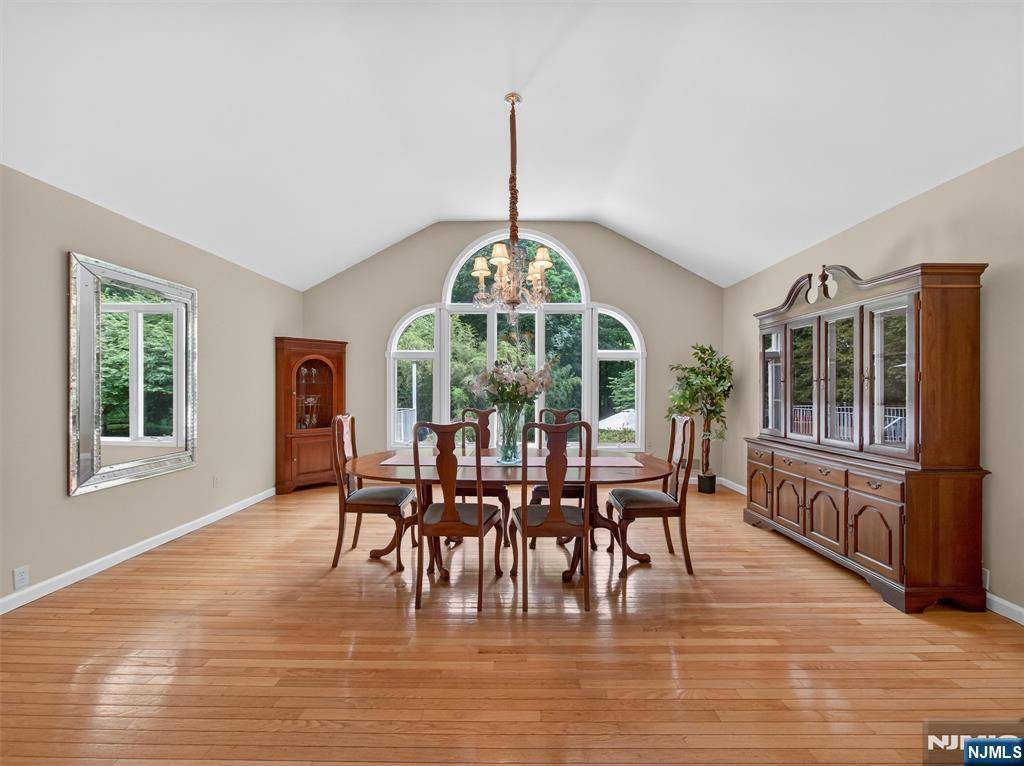 Wyckoff, NJ 07481,306 Cedar Hill AVE