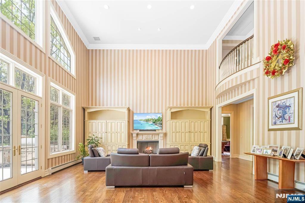 Saddle River, NJ 07458,186 E Saddle River RD