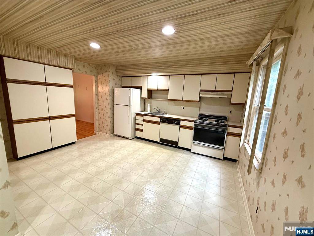 Wayne, NJ 07470,146 Garside AVE #5