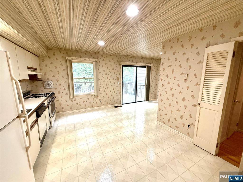 Wayne, NJ 07470,146 Garside AVE #5