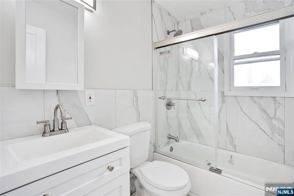 Elmwood Park, NJ 07407,1 Orchard ST #1