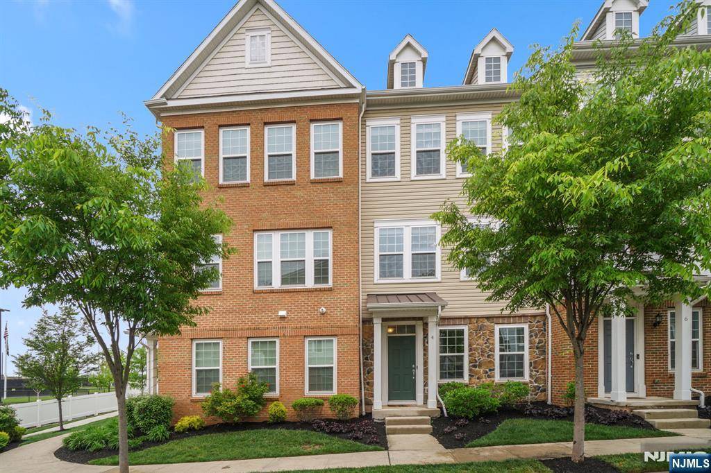 Wood Ridge, NJ 07075,4 Marshall LN