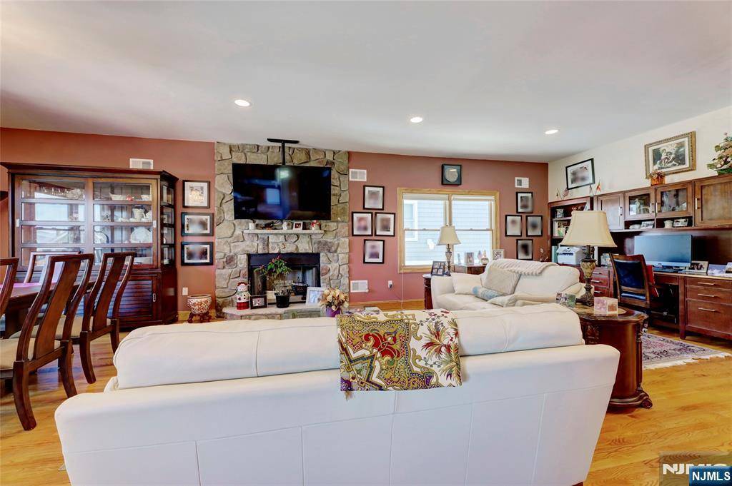 Lyndhurst, NJ 07071,543 Page AVE
