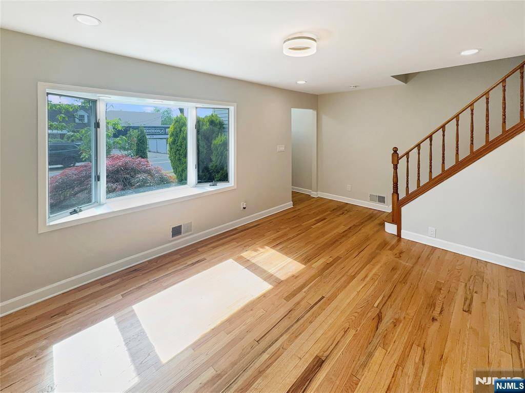 Saddle Brook, NJ 07663,532 N Midland AVE