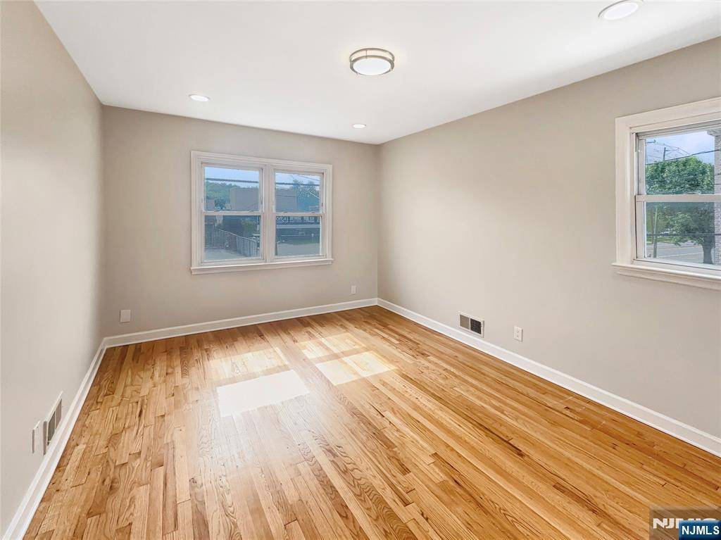Saddle Brook, NJ 07663,532 N Midland AVE