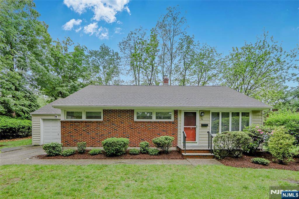 Ho-ho-kus, NJ 07423,38 Pitcairn AVE