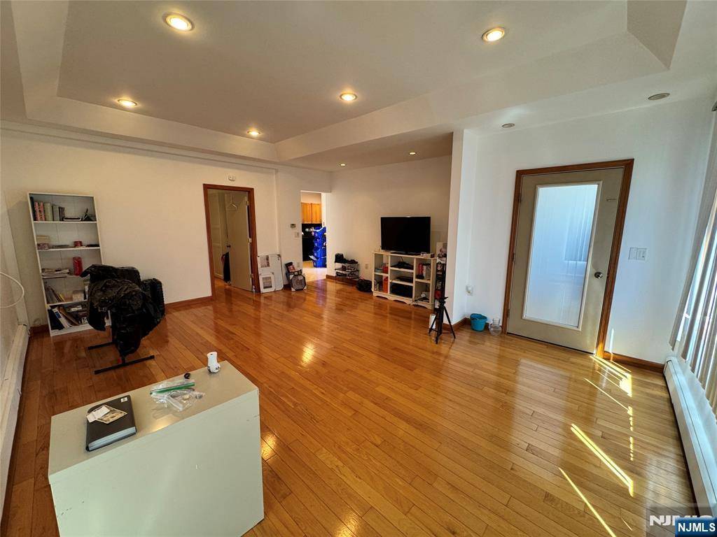 Lyndhurst, NJ 07071,717 1st ST
