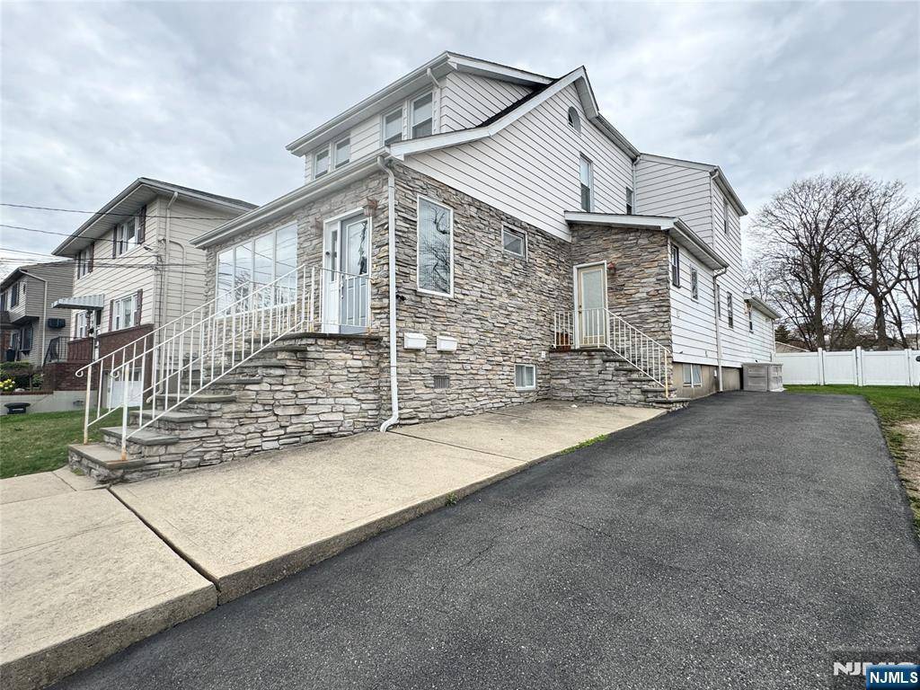Lyndhurst, NJ 07071,717 1st ST