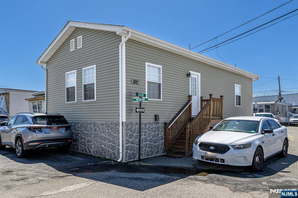 Moonachie, NJ 07074,1 Helen DR