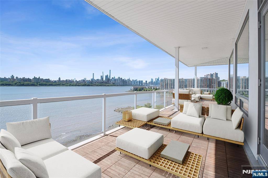 Edgewater, NJ 07020,3 Somerset LN #610