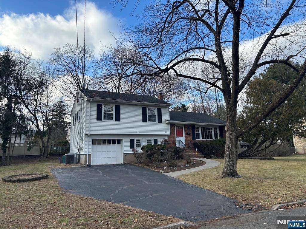 Cresskill, NJ 07626,51 Pierce AVE