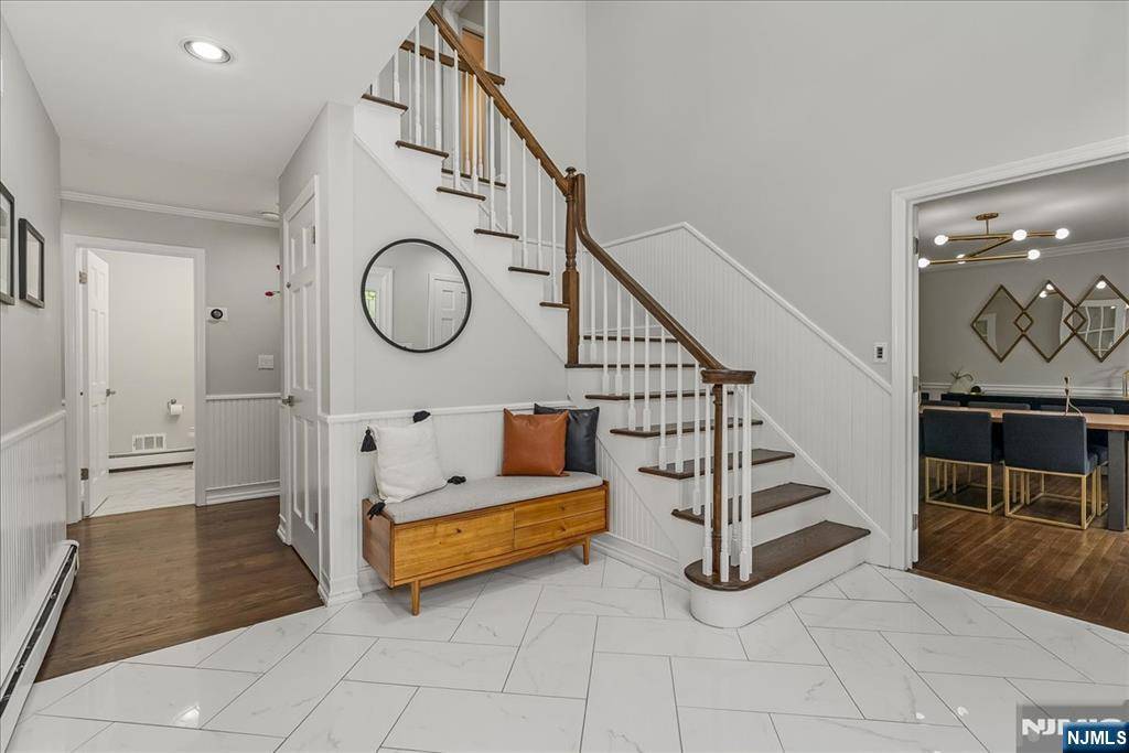 Ridgewood, NJ 07450,530 W Saddle River RD