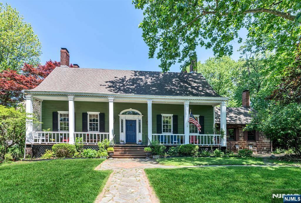 Leonia, NJ 07605,125 Lakeview