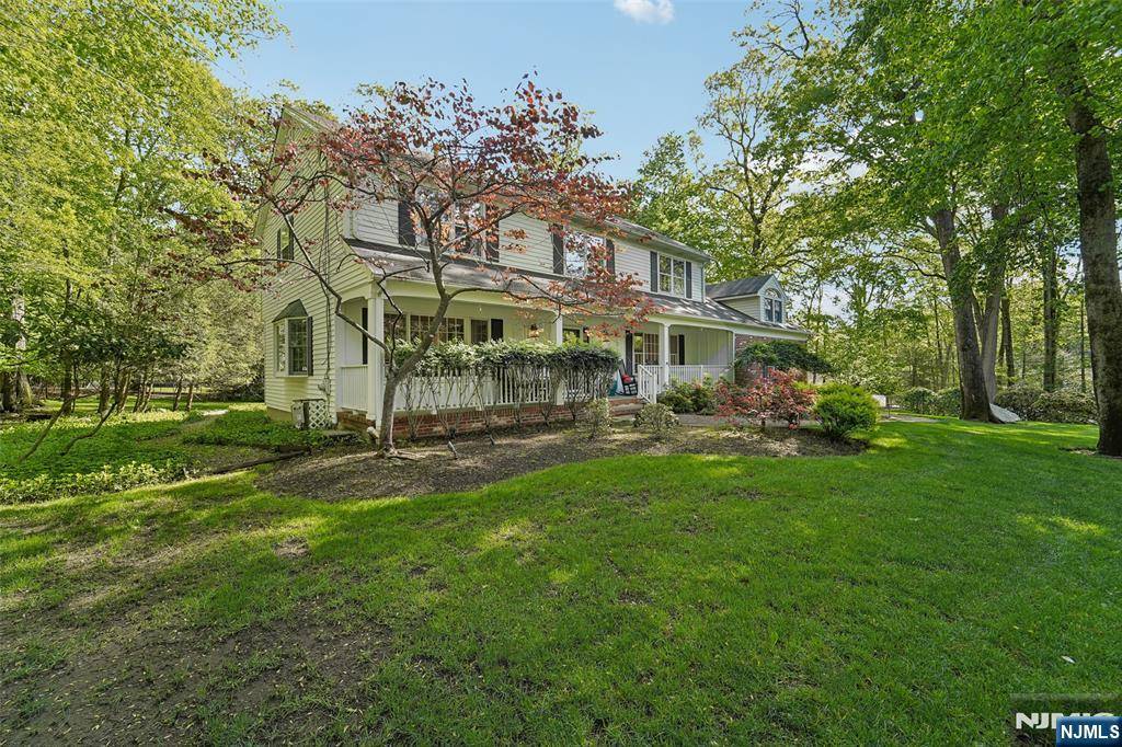 Allendale, NJ 07401,77 Cedar DR