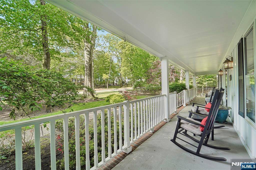 Allendale, NJ 07401,77 Cedar DR