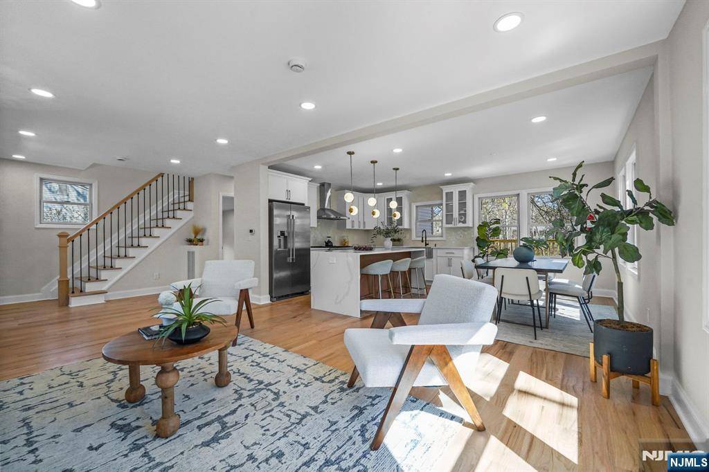 Wyckoff, NJ 07481,421 Russell AVE