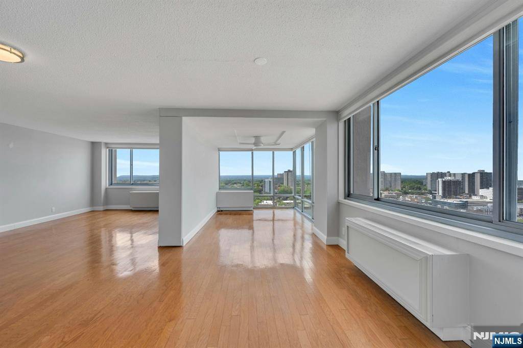 Fort Lee, NJ 07024,1600 Parker AVE #21B