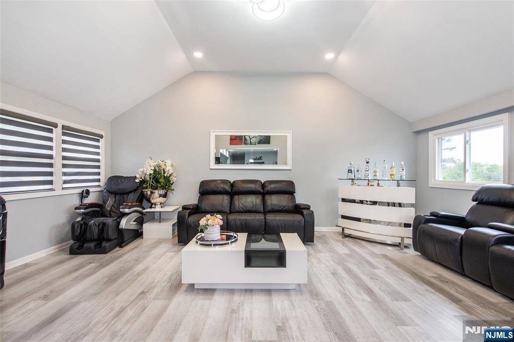 Totowa, NJ 07512,29 Duffus