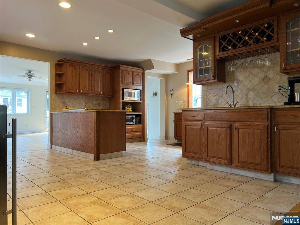 Teaneck, NJ 07666,21 Oakdene AVE