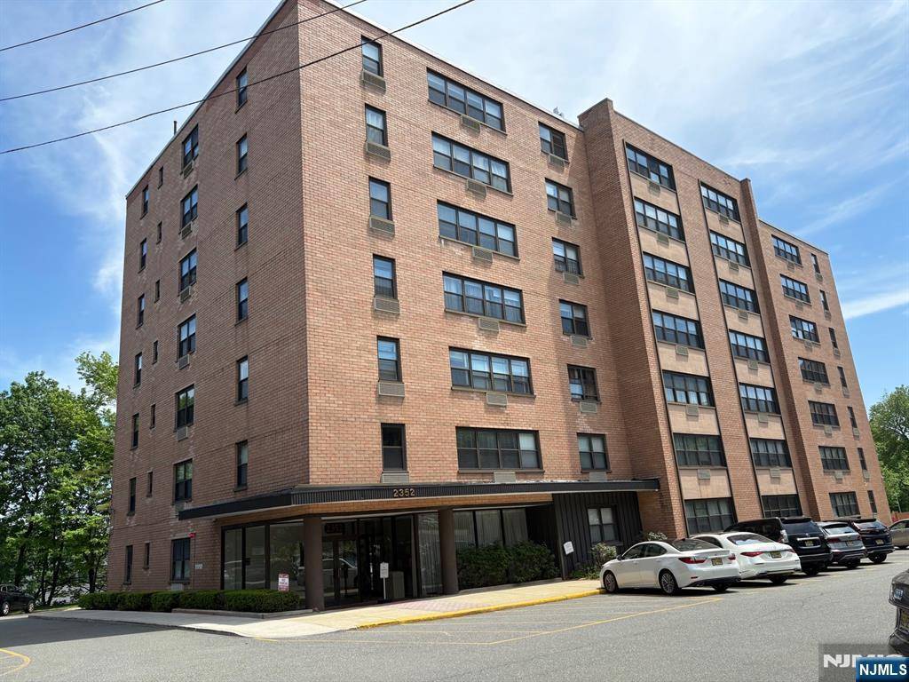 Fort Lee, NJ 07024,2352 Linwood AVE #7A