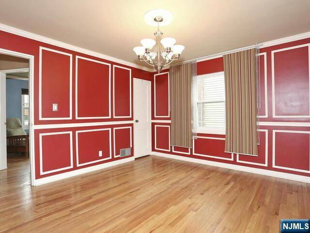 Bergenfield, NJ 07621,26 Greenwich ST