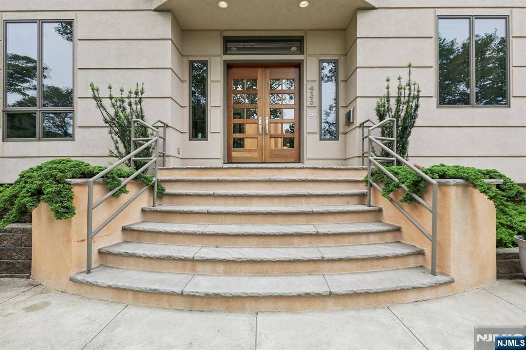 New Milford, NJ 07646,435 Cypress CT