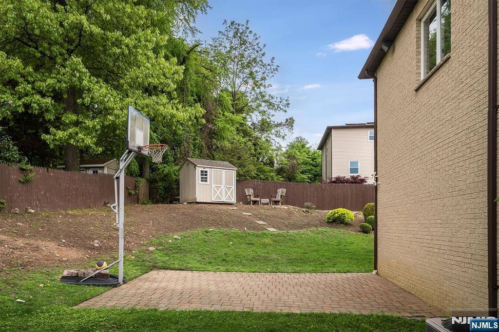 Wayne, NJ 07470,2 Stratton DR