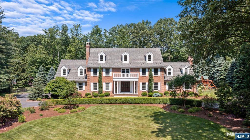Saddle River, NJ 07458,1 Stonewall RD